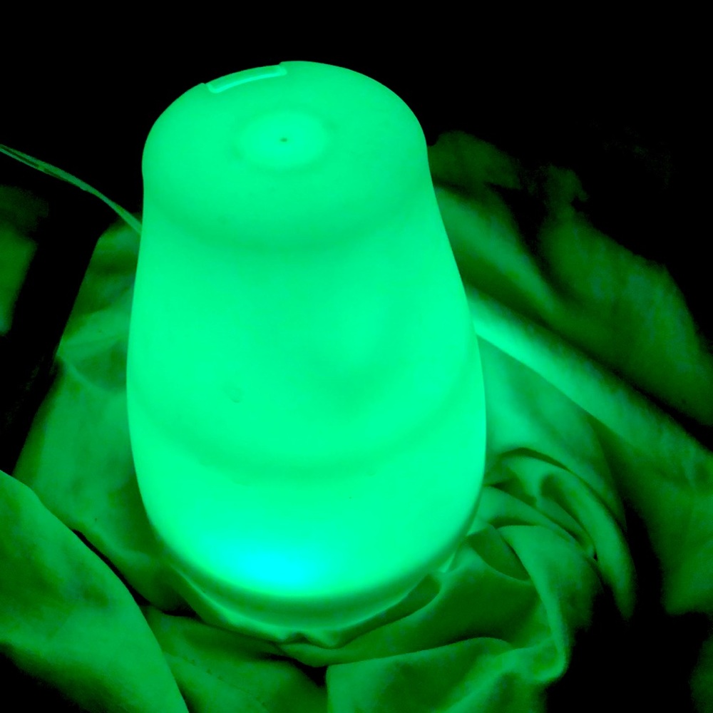 Humidifier that changes color